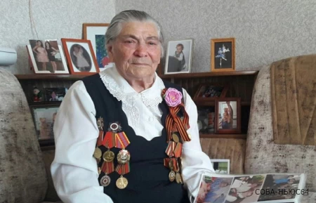 98-летнюю регулировщицу Победы Марию Лиманскую с днем рождения поздравил саратовский губернатор