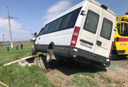 На помощь летело 6 скорых: сразу 10 человек пострадали под Саратовом в аварии с участием маршрутного микроавтобуса