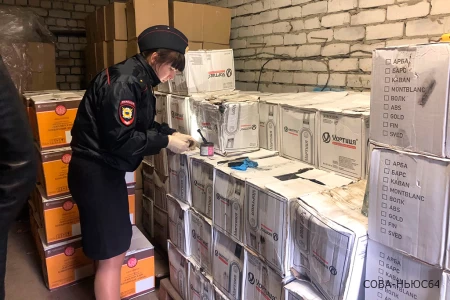 Без бутылки не разобраться: саратовские полицейские обнаружили гараж с 18 тысячами литров немаркированного алкоголя