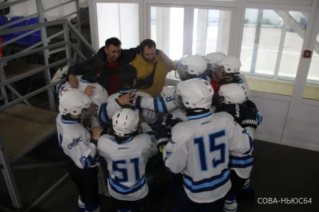 Спорт безграничных возможностей: в Саратове следж-хоккеисты завершили сезон