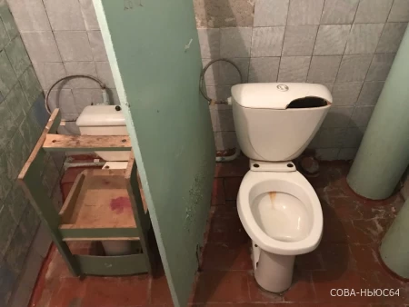 Победа трех саратовских школ в конкурсе на худший туалет России дала старт «сортирному» флешмобу