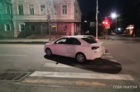 В центре Саратова иномарка сбила женщину на пешеходном переходе
