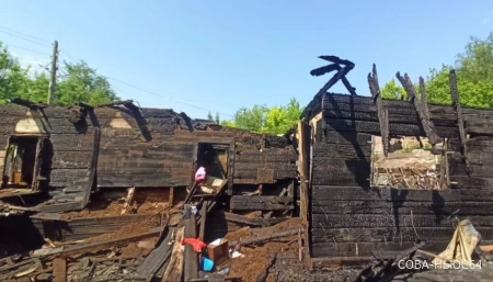 Вольчанка и 7 детей с трудом спаслись из горящего дома