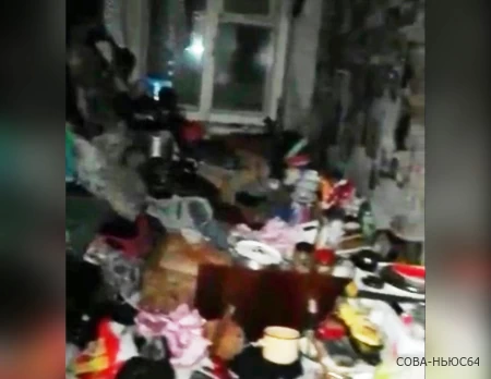 Тащит в дом мусор, ест кошек: жители Балакова в ужасе от поведения соседа