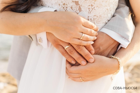 233 пары в Саратовской области поженились в День семьи, любви и верности
