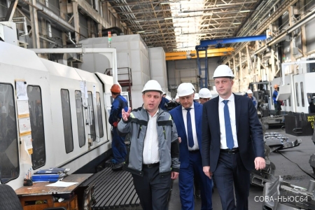 Бусаргин посетил в Балаково завод со средней зарплатой более 52 тысяч рублей