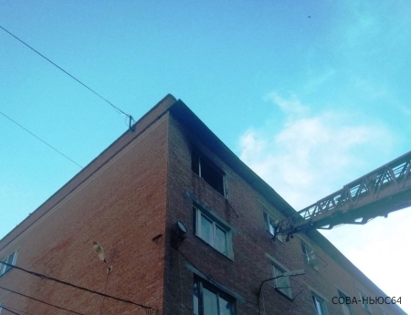 В Энгельсе горел 5-этажный дом – жильцов спасали с помощью лестницы