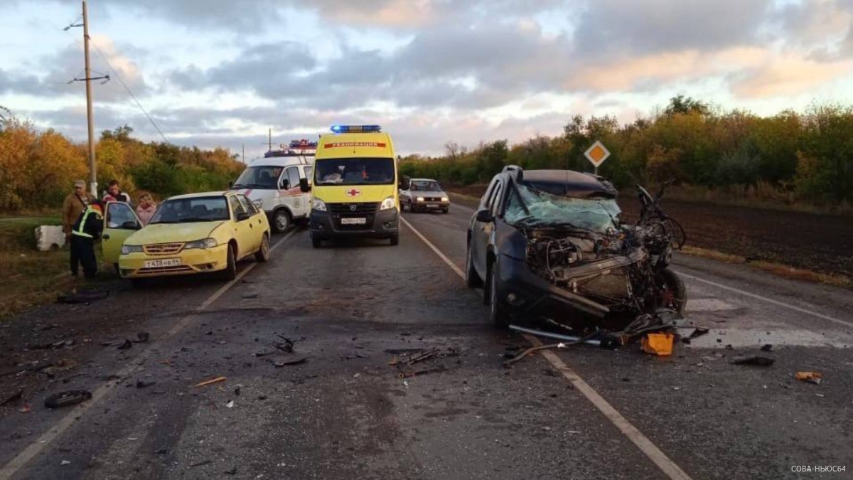 В результате ДТП с участием "ГАЗели" под Энгельсом пострадали водители двух машин