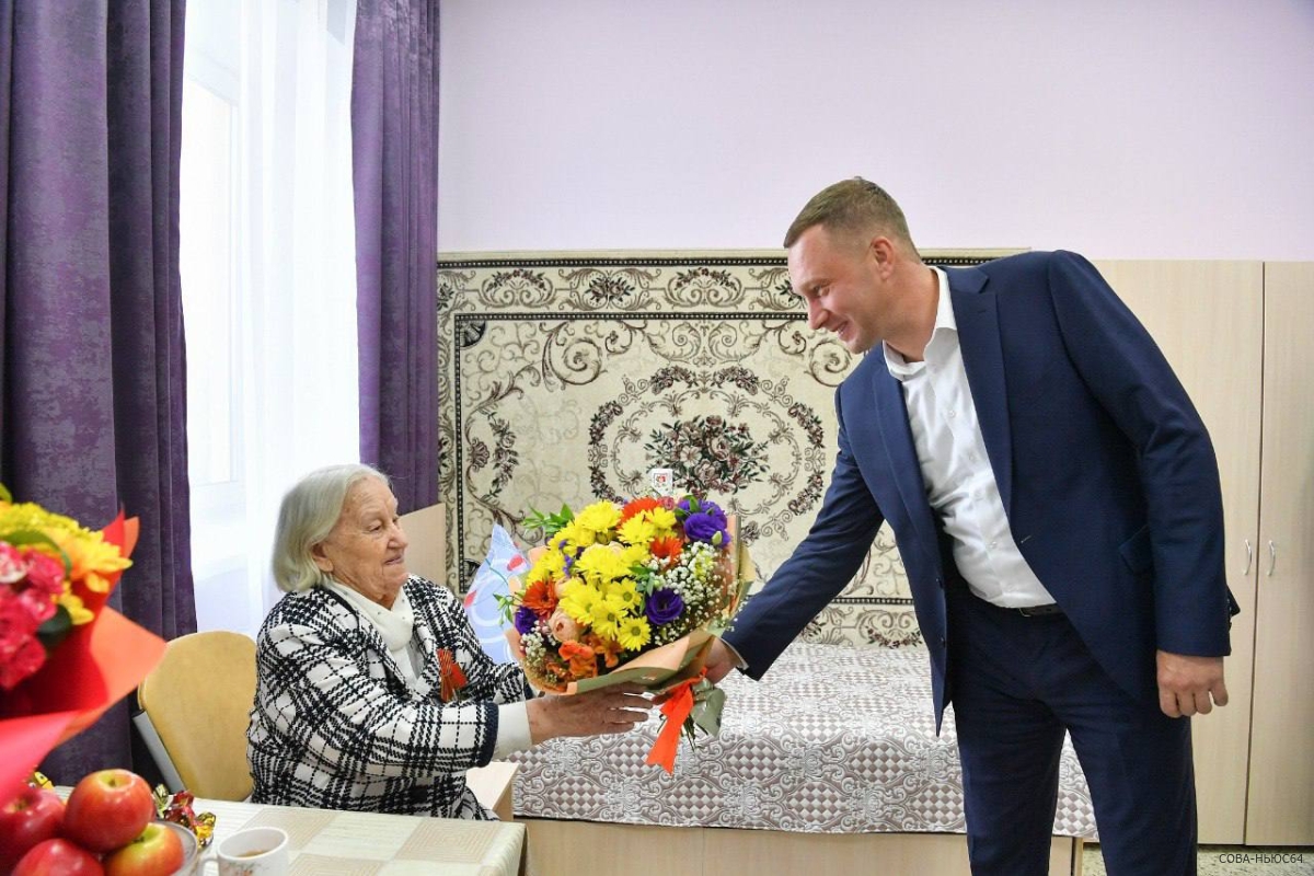 Живущую в доме престарелых ветерана Великой Отечественной Бусаргин поздравил со столетием