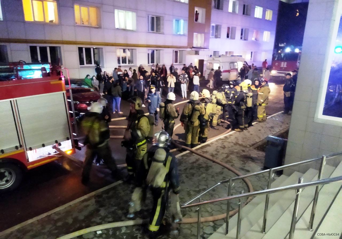 В Саратове горит общежитие СГМУ – студентов эвакуировали с третьего этажа