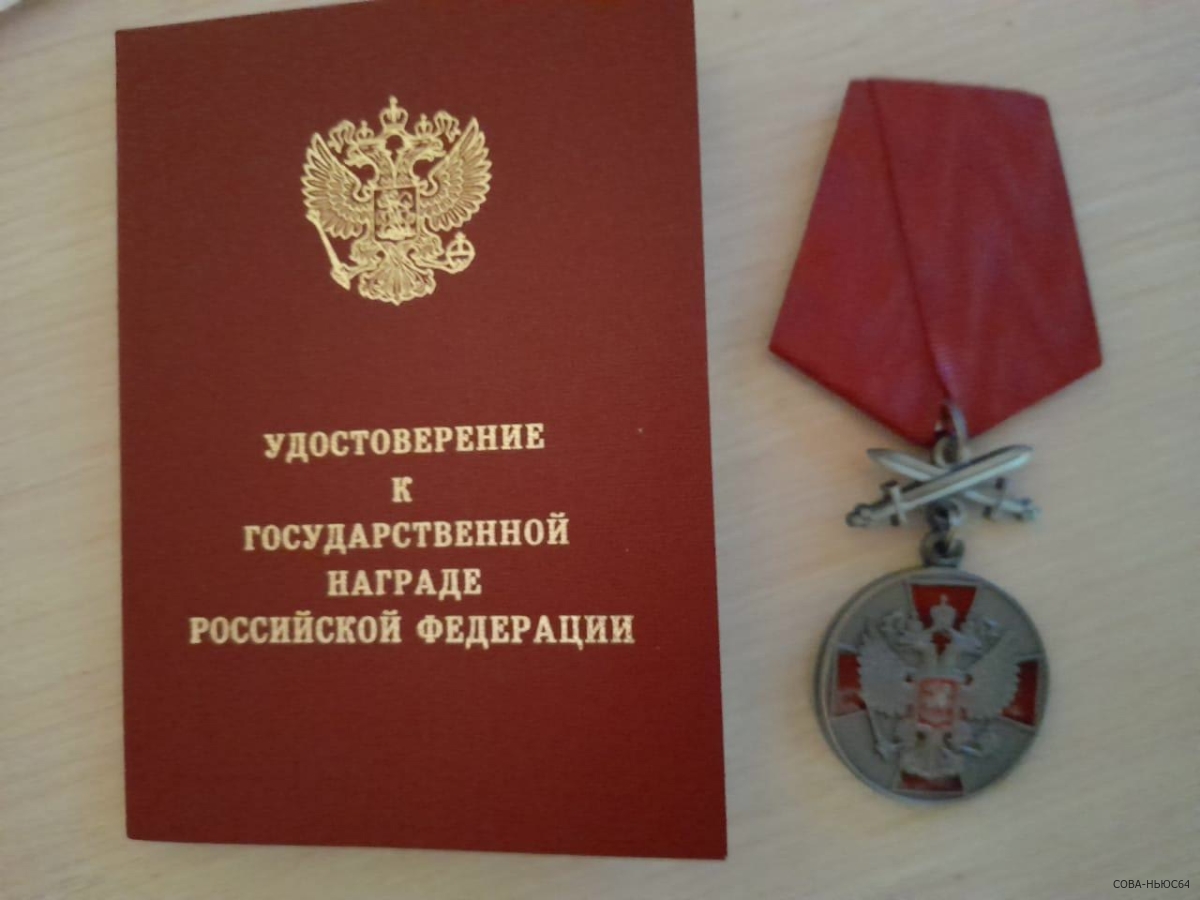 Участника СВО из ЗАТО Светлый Сергея Ковалева наградили медалью ордена с мечами