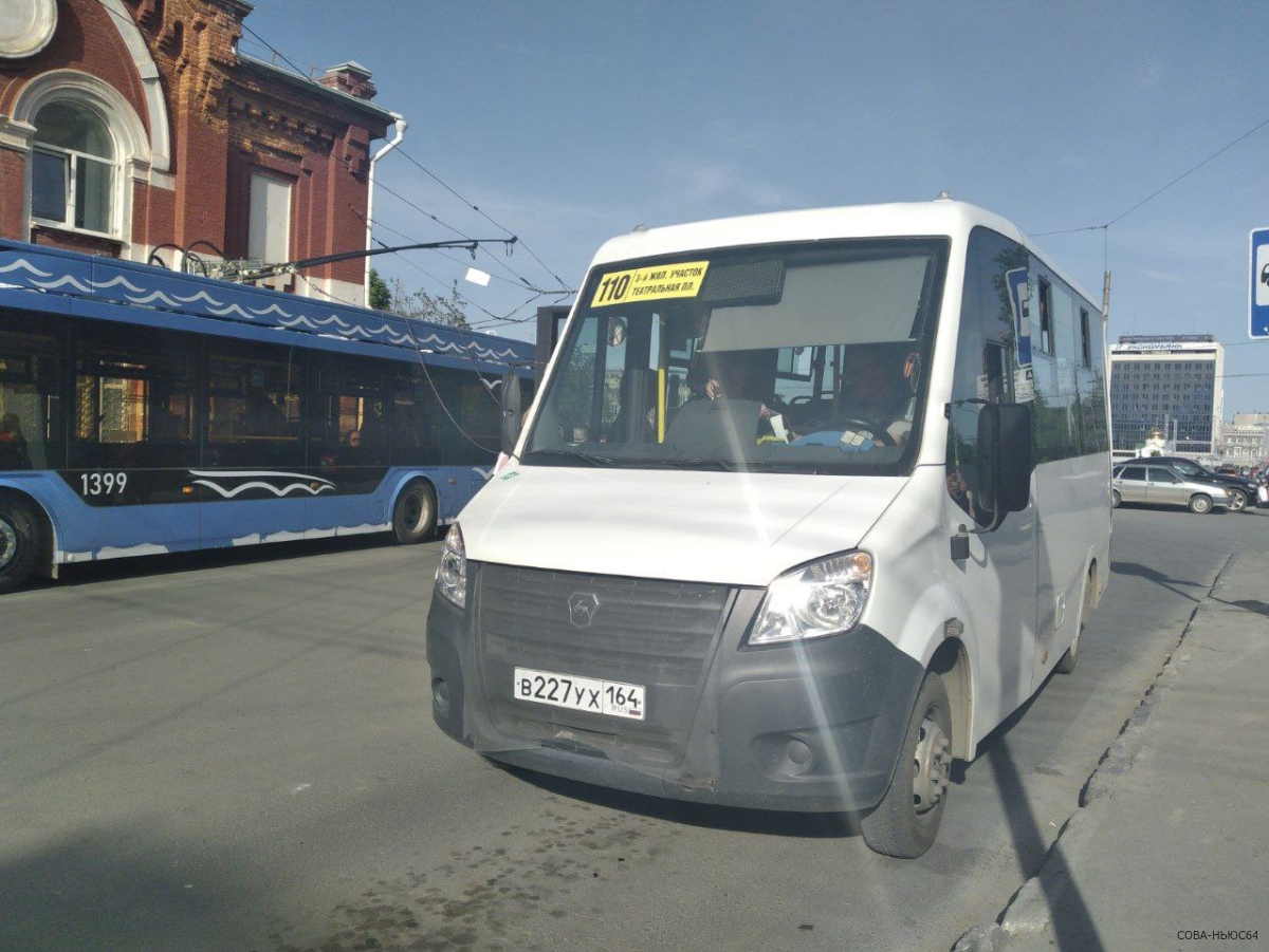 Два саратовских министра прокатились на автобусе для проверки работы новых карт