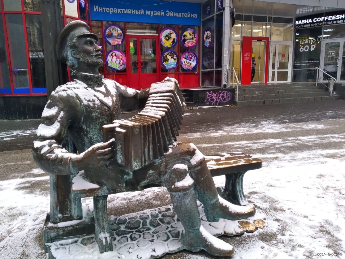 Памятник саратовскому гармонисту пополнит свой репертуар новыми мелодиями