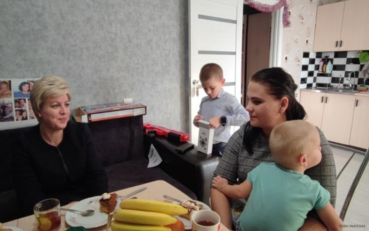 Лада Мокроусова пообещала решить коммунальные проблемы семьи мобилизованного саратовца