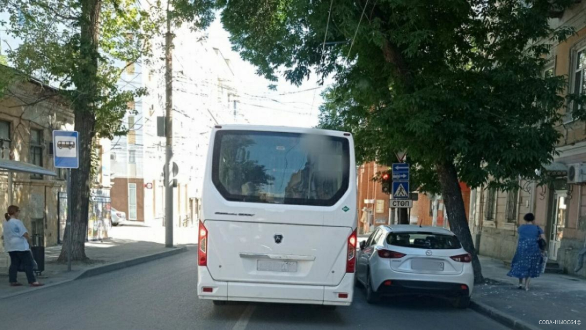Чадящие автобусы стали предметом полемики среди саратовцев