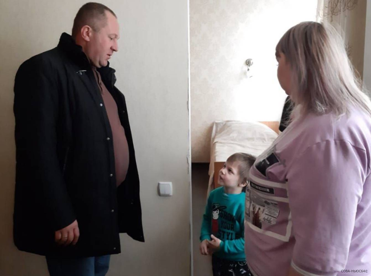 Дмитрий Чубуков навестил жильцов протараненного дома улицы Зои Космодемьянской