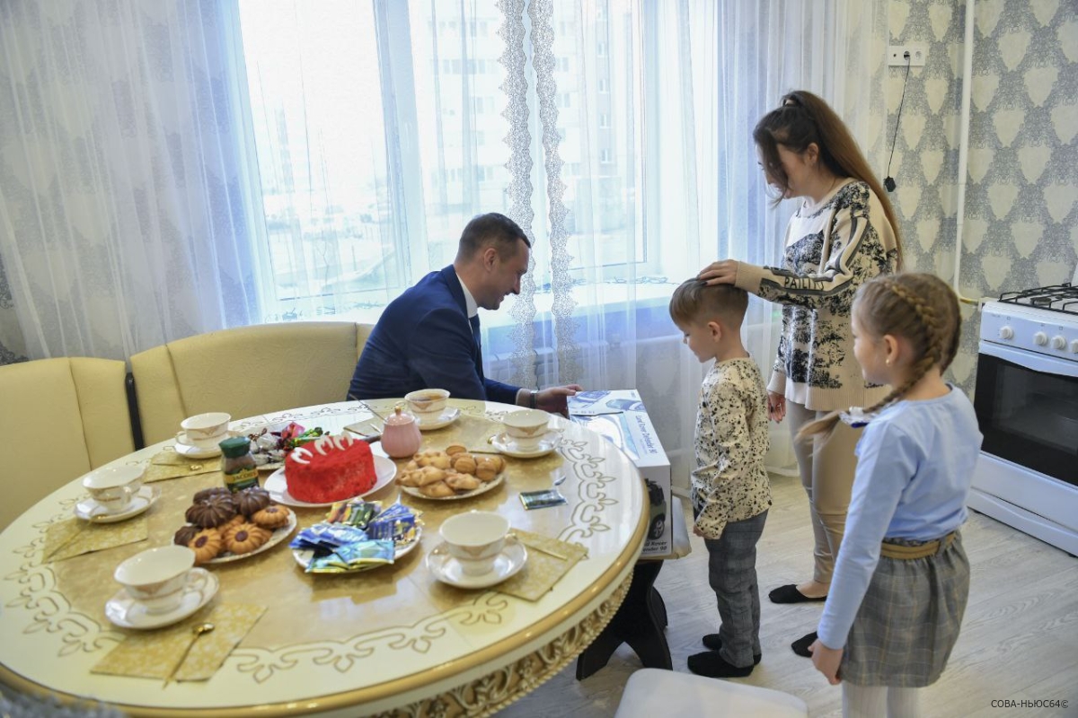 Роман Бусаргин поздравил с днем рождения маленького сына мобилизованного саратовца