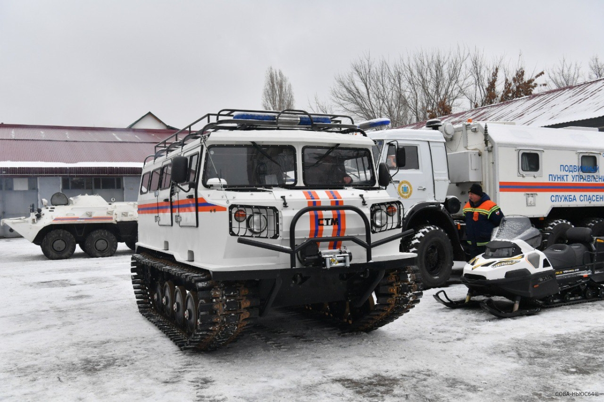 Саратовскому облспасу в профессиональный праздник вручили новый снегоболотоход