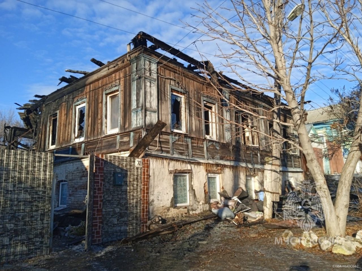 Пожар в Вольске оставил три семьи без дома