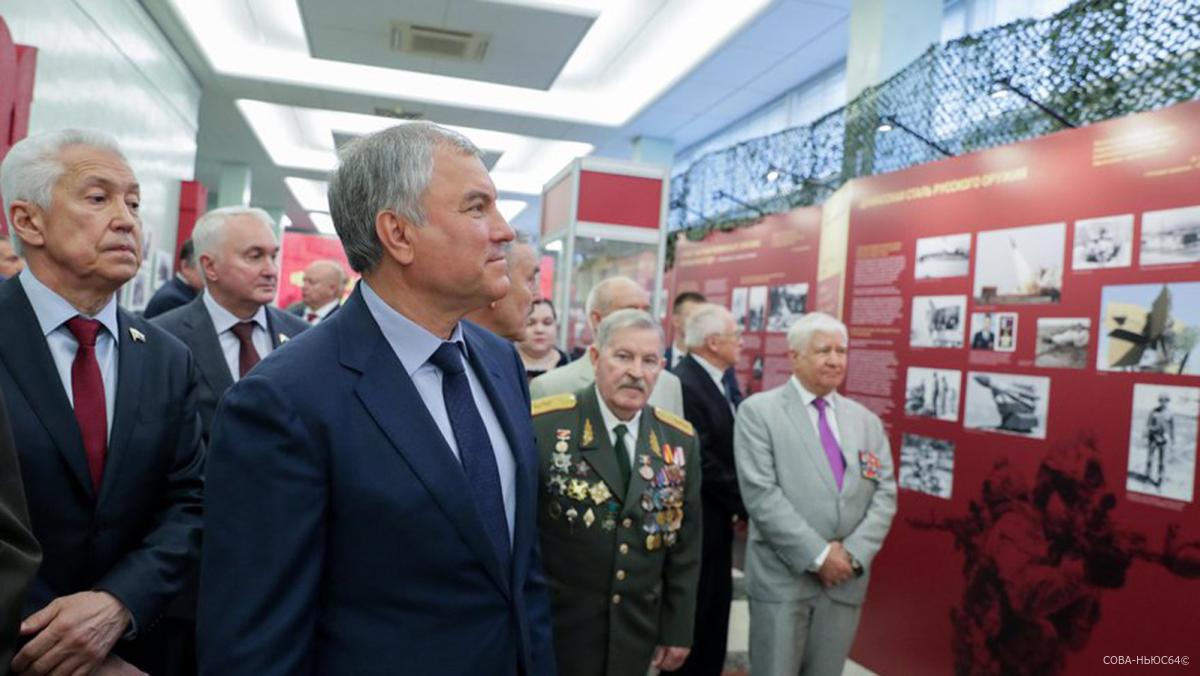 Вячеслав Володин предложил брать на госслужбу только отслуживших в армии граждан