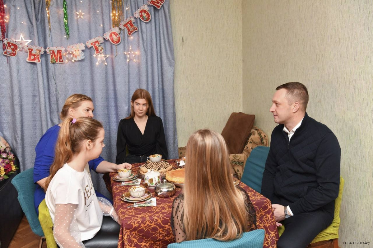 Бусаргин поздравил с Новым годом семью добровольца-участника СВО