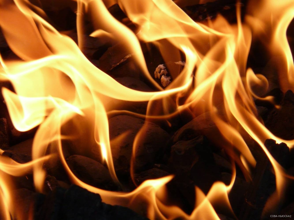 В Пугачеве водитель КамАЗа обгорел в результате пожара