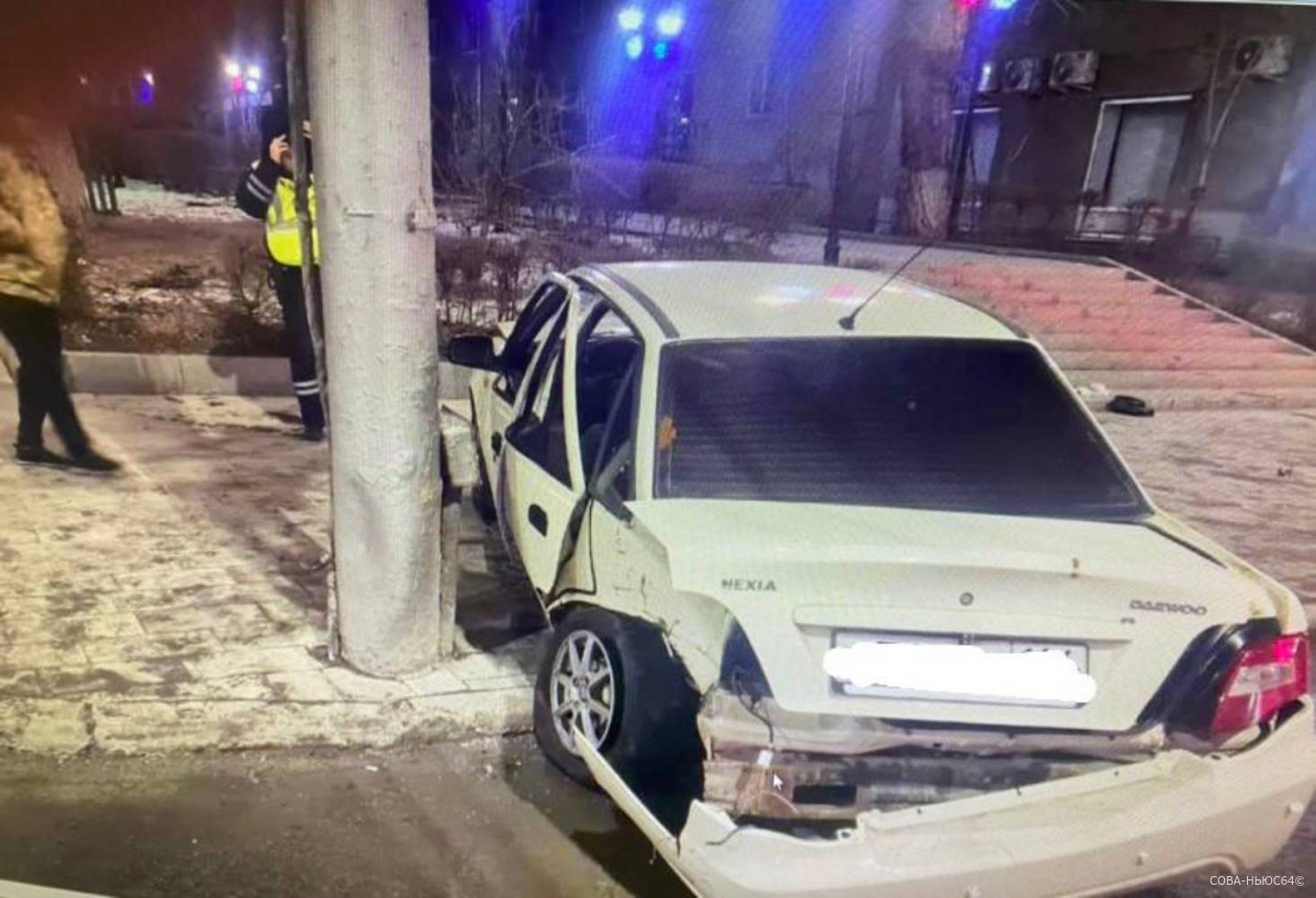 Ночью два человека травмировались в массовом ДТП на Чернышевского в Саратове
