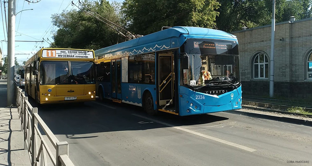 Два саратовских троллейбуса прервали работу во второй день Нового года