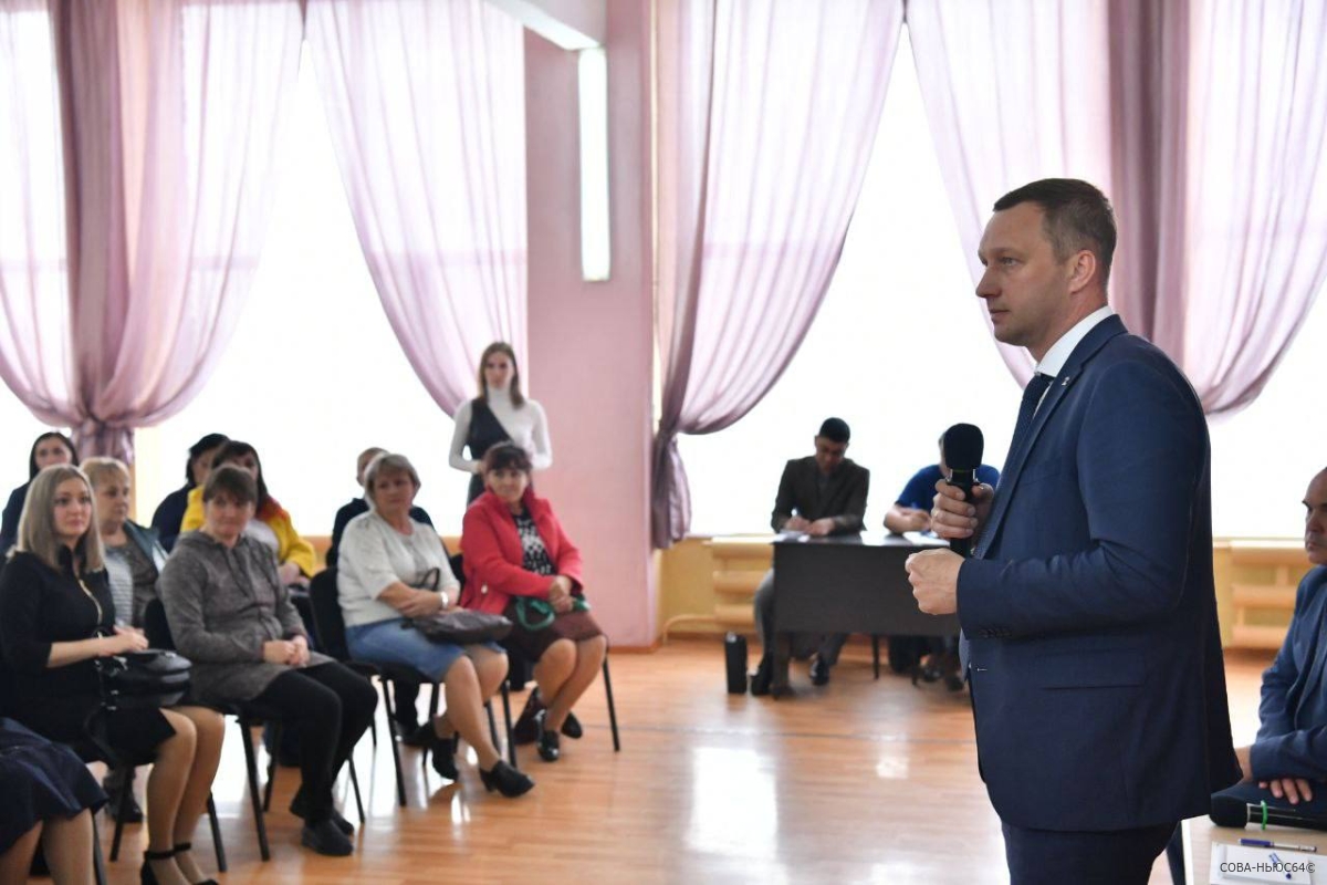 Губернатор Бусаргин встретился с родными участников СВО в Пугачеве
