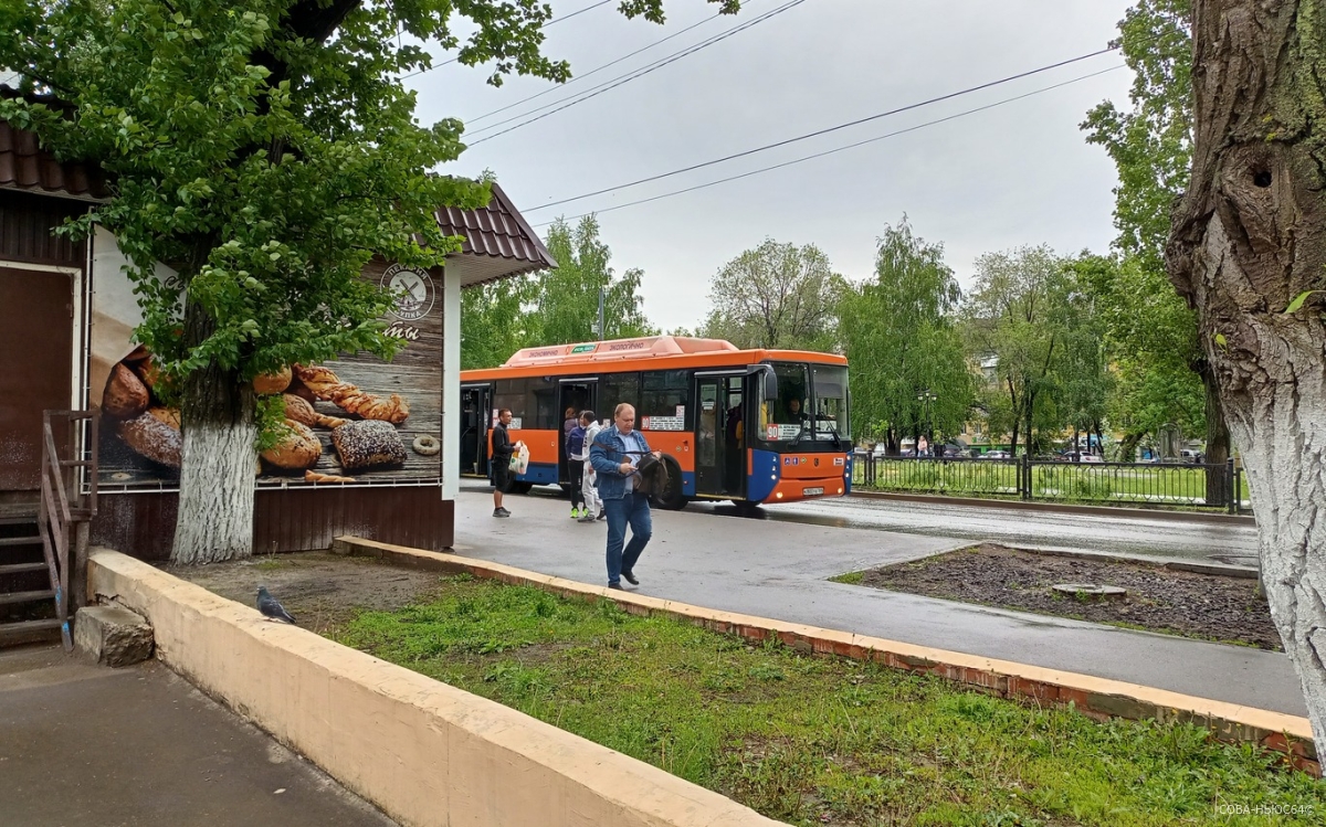 Инцидент с поведением водителя 90-го автобуса прокомментировали в мэрии Саратова