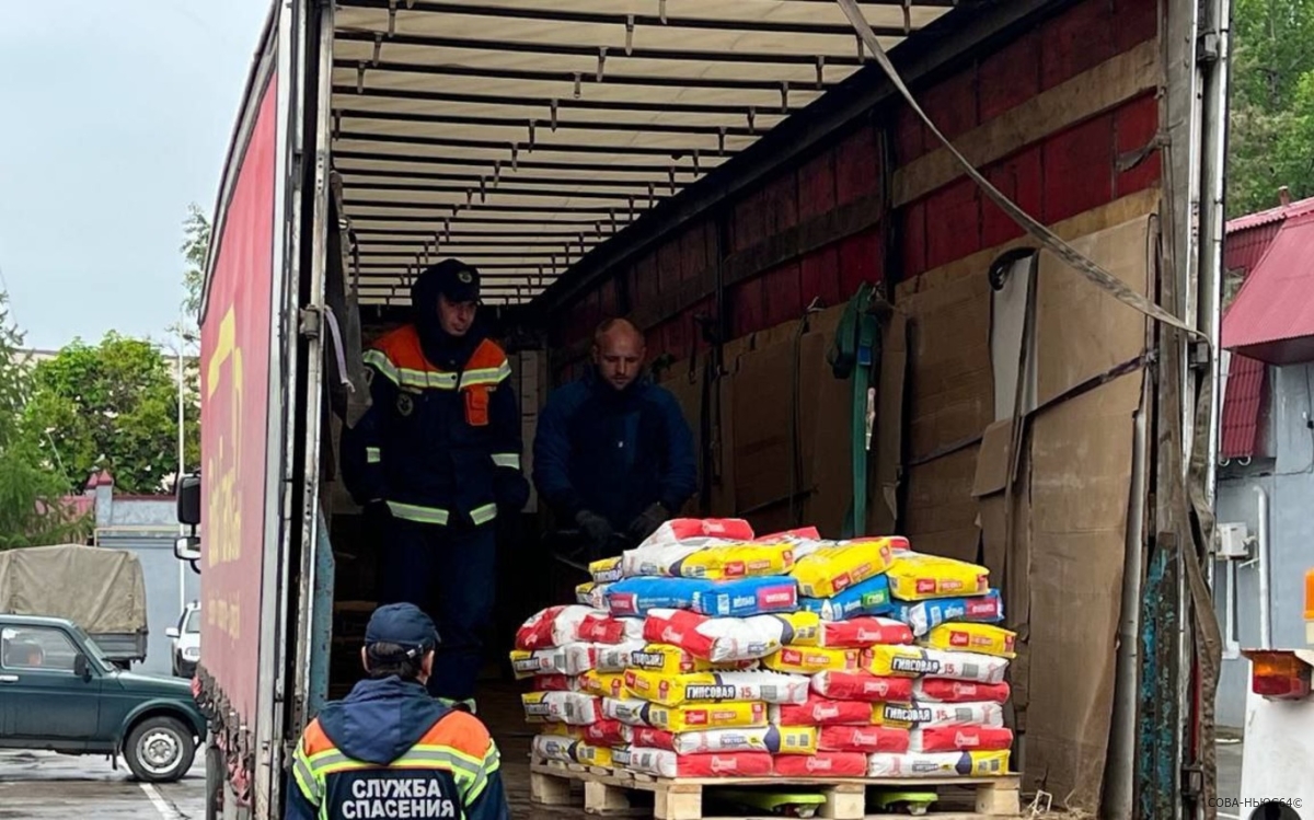 13 тонн гуманитарной помощи оправили из Саратова в Сватовский район в годовщину образования ЛНР