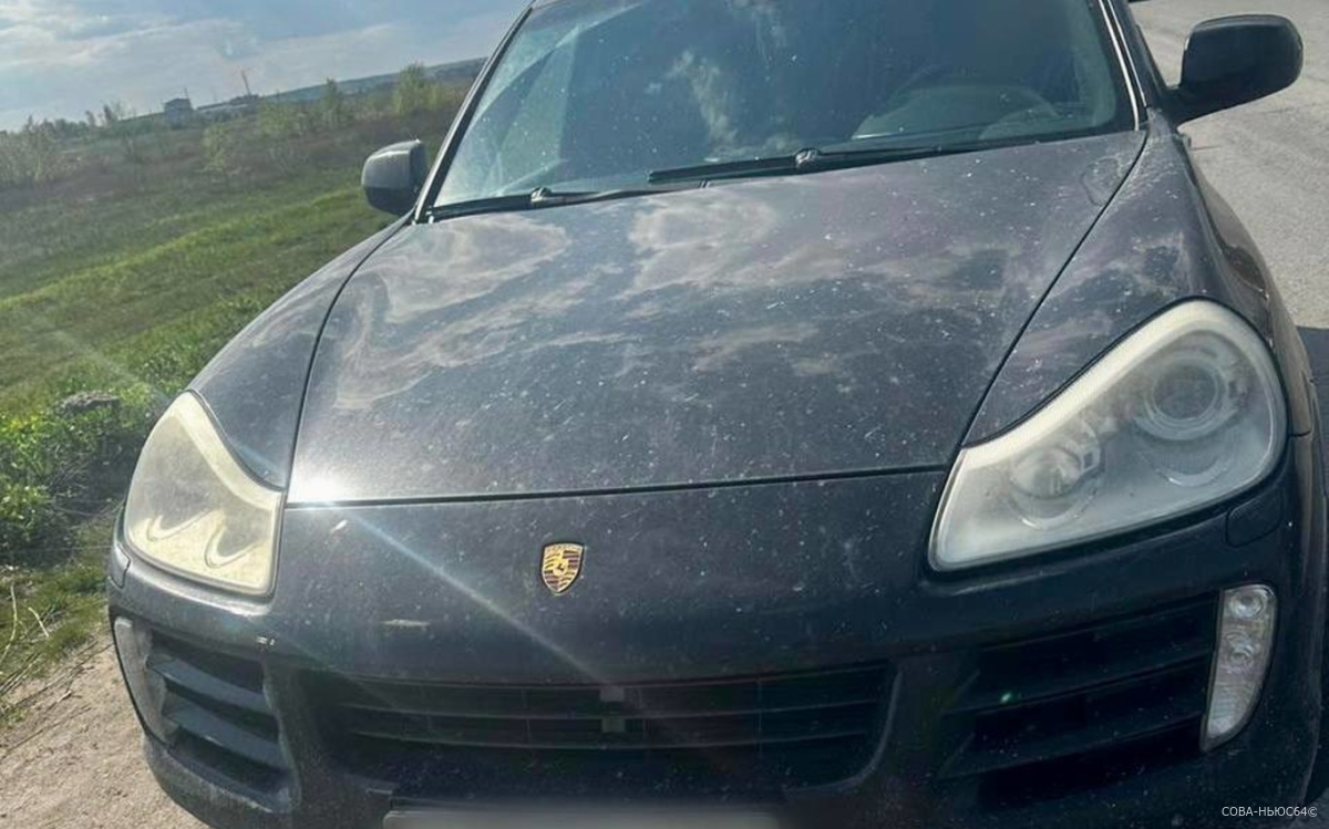 У должницы за долги арестовали кроссовер Porsche в Саратове