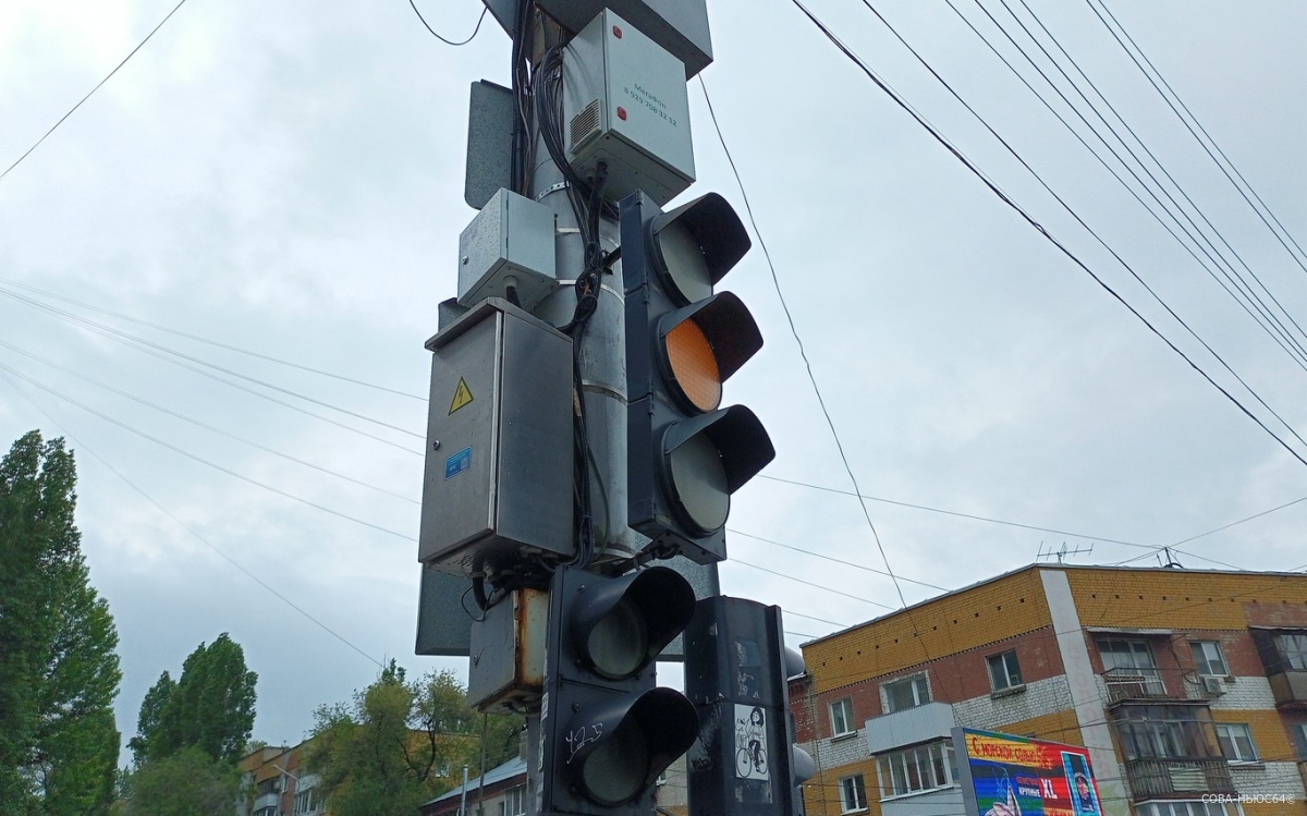 В Саратове не работают два светофора в центре города