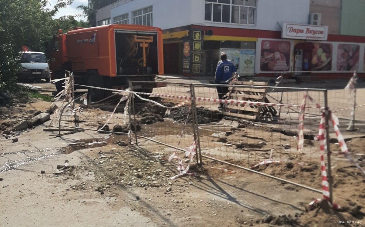 Коммунальщики не могут решить проблему с канализацией - жители 6 суток остаются без воды в Саратове