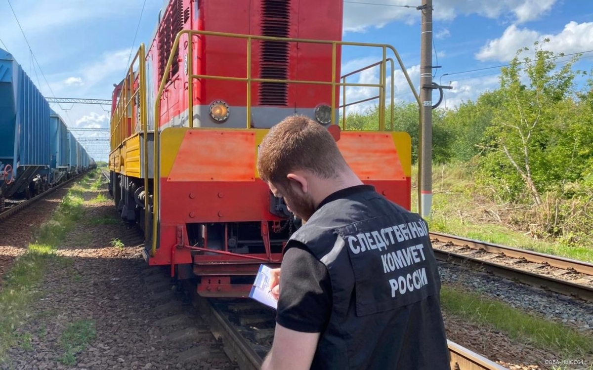 Поезд насмерть сбил 51-летнего мужчину под Саратовом