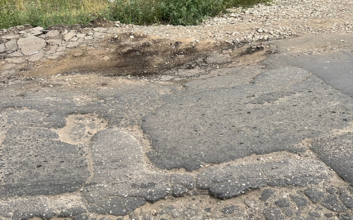 Жители Саратова пожаловались на состояние дороги  от Монахова пруда в Юбилейный