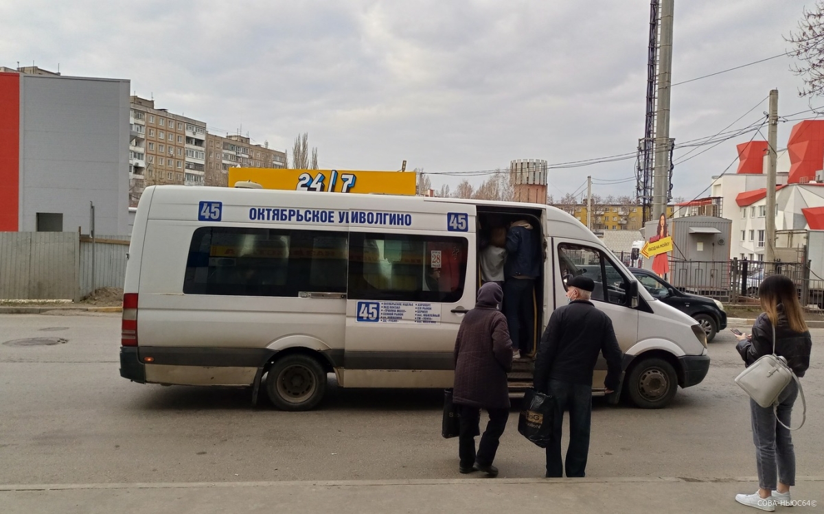 В Саратов на маршруты выходят 75% автобусов из-за нехватки водителей