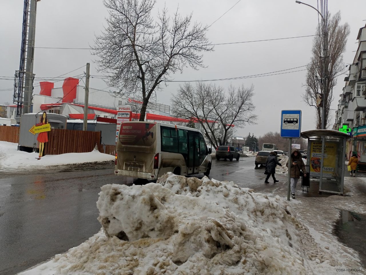 До населенных пунктов пригорода Саратова отменили автобусы из-за гололеда